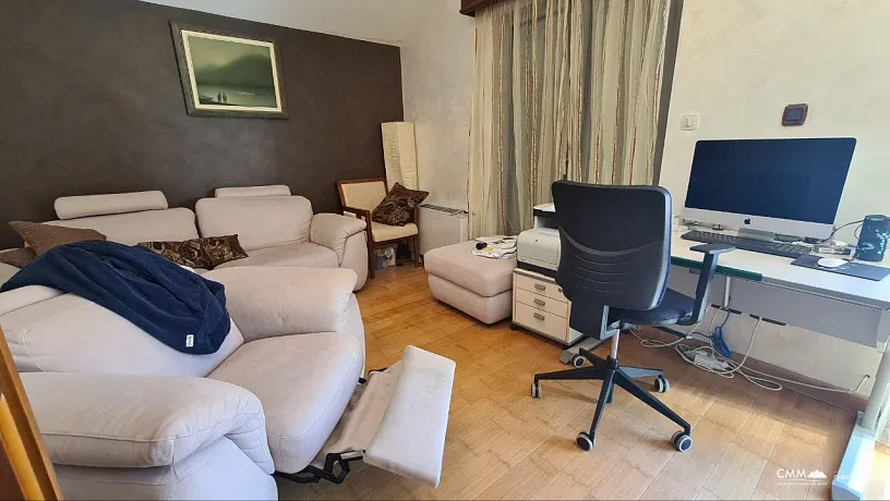 Haus in einer ruhigen Gegend von Budva mit Blick auf das Meer.