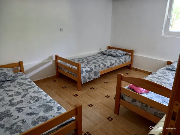Drei -Story -geräumiges Haus in Tivat