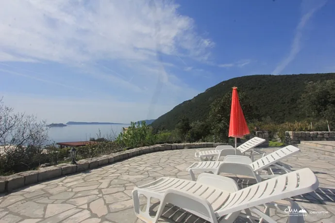 Luxusvilla mit Meerblick