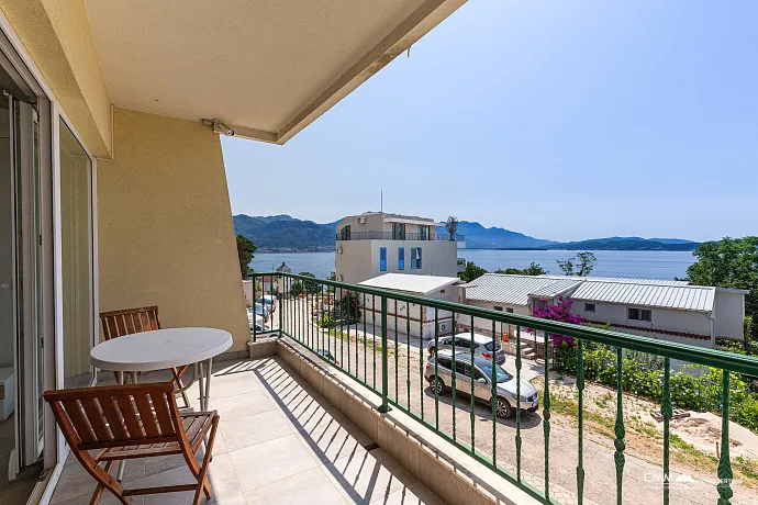 Wohnung mit Meerblick, Bijela