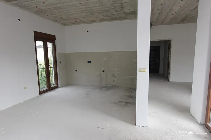 Neues Haus in Becici