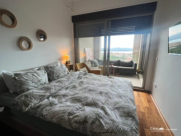 Geräumige Wohnung mit Meerblick in Tivat, Stadtteil Mažina