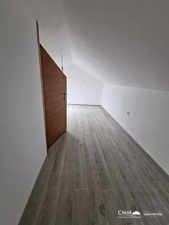 Maisonette-Wohnung mit drei Schlafzimmern in Igalo mit Meerblick