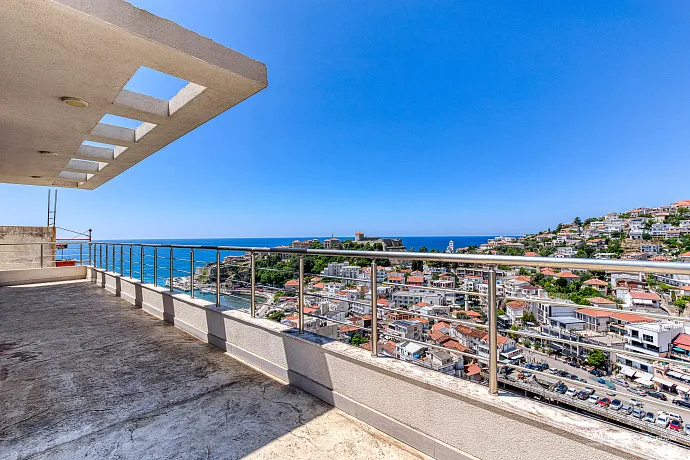 Penthouse in Ulcinj mit Meerblick