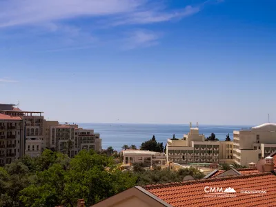 Wohnung mit zwei Schlafzimmern und Meerblick in Becici