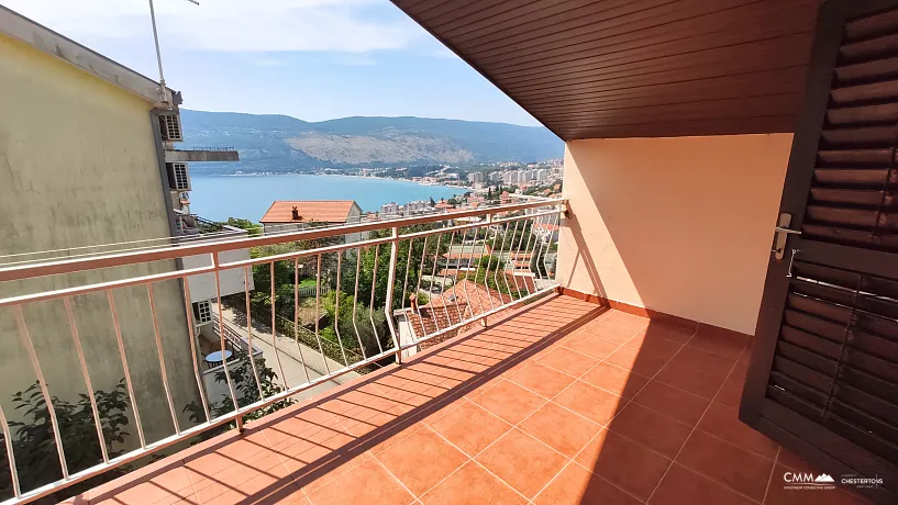 Geräumige 85m2 Wohnung mit 3 Schlafzimmern und Meerblick in Herceg Novi