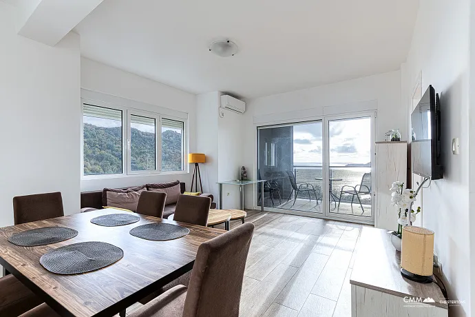 Helle und komfortable Wohnung von 65 m² in Rafailovići