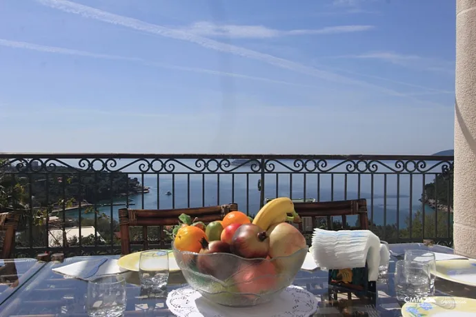 Luxusvilla mit Meerblick