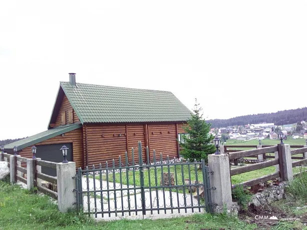 Haus im Norden Montenegros in der Stadt Zabljak
