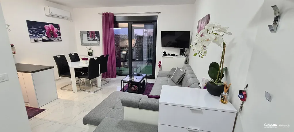 Moderne Wohnung im schönen Djenovici