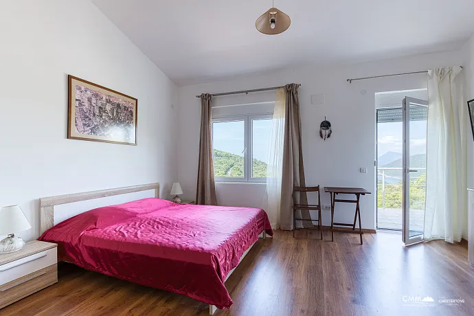 Elegantes Haus mit atemberaubendem Blick auf die Bucht von Kotor in Herceg Novi