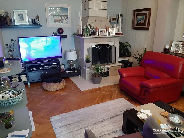 Haus mit herrlicher Aussicht in Tivat zu verkaufen