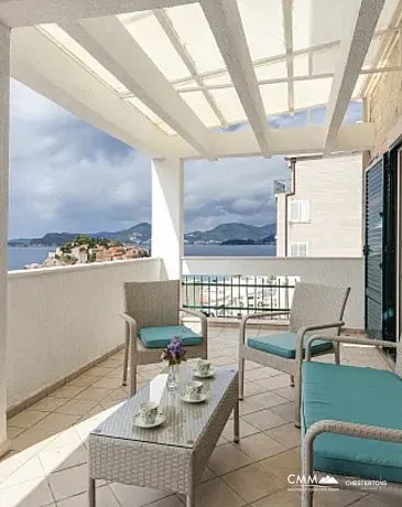 Geräumige Duplex-Wohnung mit Meerblick in Sveti Stefan