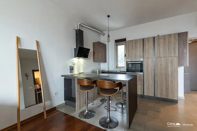 Geräumige Wohnung mit Meerblick in Tivat, Stadtteil Mažina