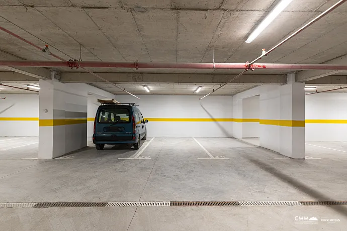 Wohnung mit 42 m² und Parkplatz im Zentrum von Budva in einem neuen Gebäude