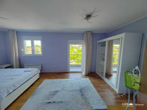 Schöne möblierte Wohnung zum Verkauf in Krimovica, in der Nähe von Budva