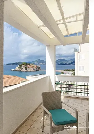 Geräumige Duplex-Wohnung mit Meerblick in Sveti Stefan