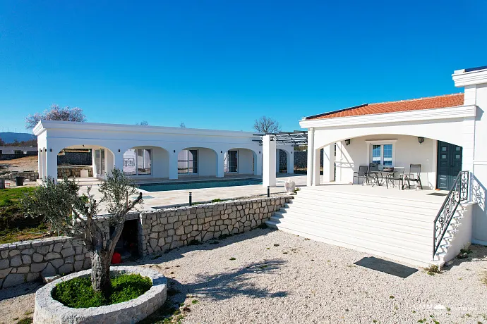 Wunderschöne Villa mit atemberaubendem Blick in Ulcinj