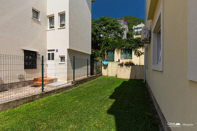 Wohnung mit Meerblick, Bijela