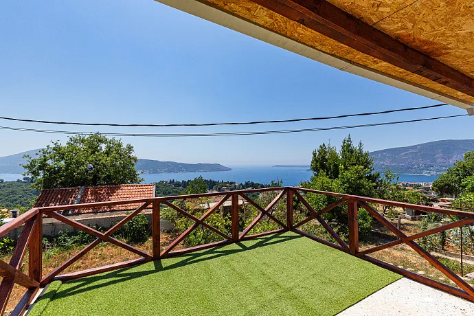 Zweifamilienhaus mit traumhaftem Blick auf die Adria. Perfekt für Eigennutzung oder als Kapitalanlage.