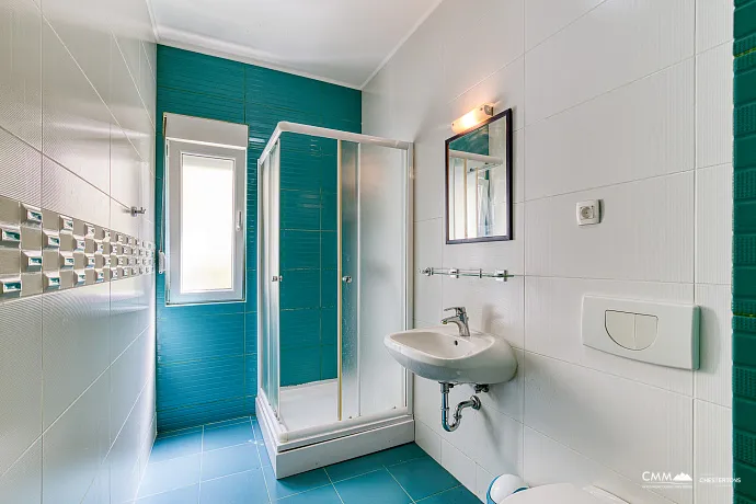 Wohnung mit Meerblick, Bijela