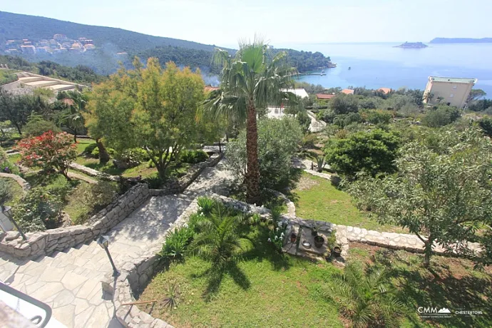 Luxusvilla mit Meerblick
