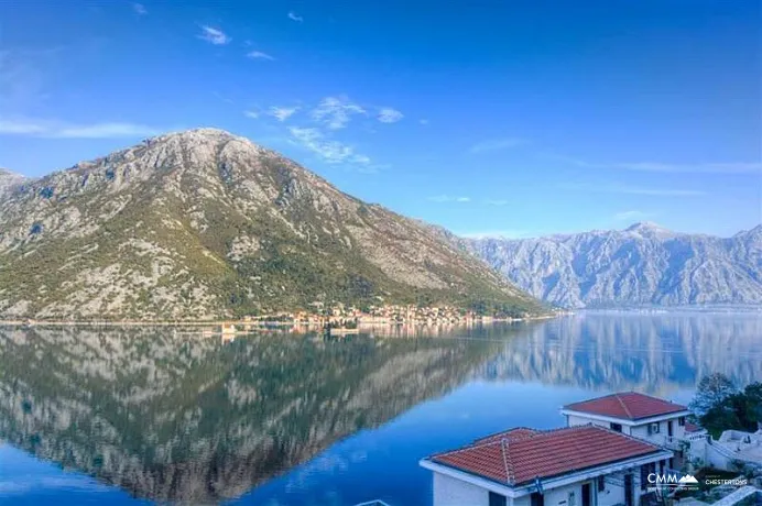 Apartment mit drei Schlafzimmern und Meerblick, mit Swimmingpool