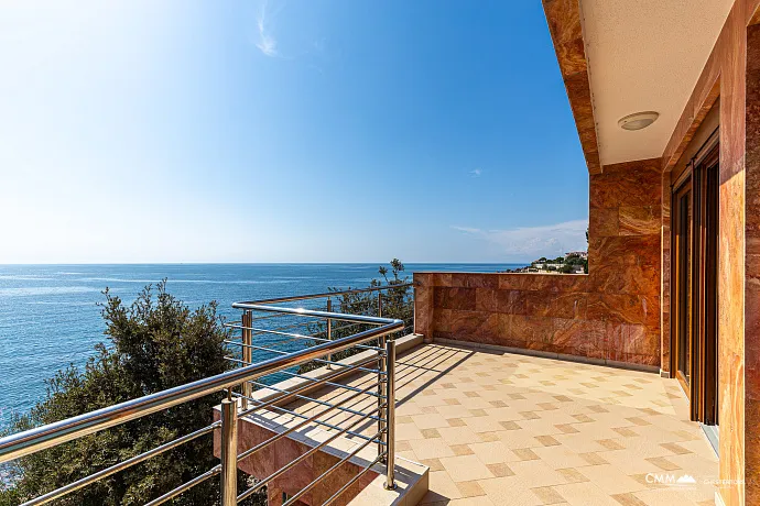 Geräumiges Haus in Utjeha mit Panoramablick auf das Meer