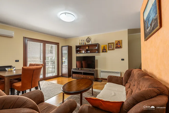 6752 Zwei Wohnungen je 57 m² in Rafailovići, erste Reihe