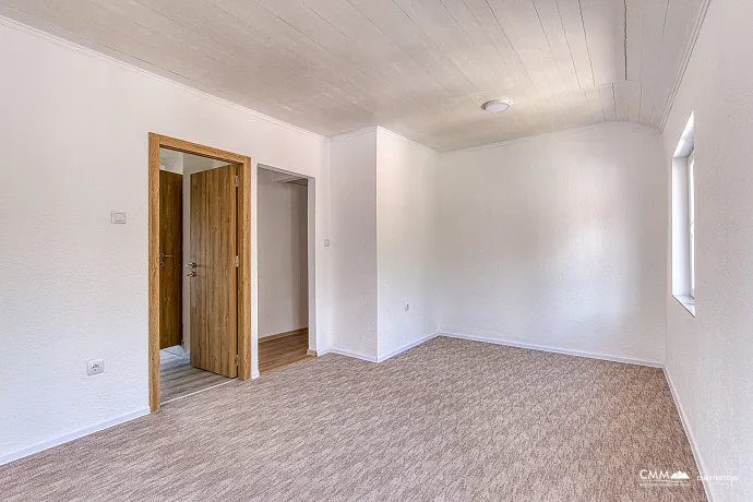 Zweifamilienhaus mit traumhaftem Blick auf die Adria. Perfekt für Eigennutzung oder als Kapitalanlage.