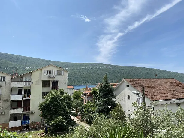 Haus in Djenovici mit Blick auf das Meer