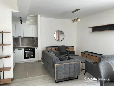 Wohnungen in einem neuen sechsstöckigen Gebäude in Ulcinj