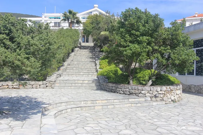 Luxusvilla mit Meerblick