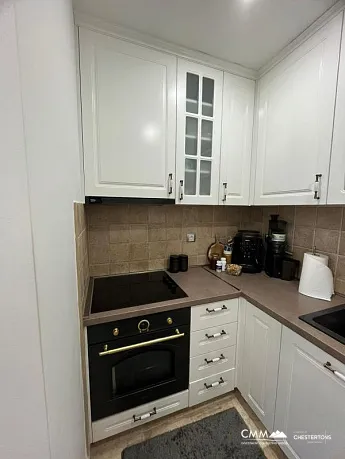 Zu verkaufen ist eine Wohnung mit zwei Schlafzimmern in Kotor in der Nähe des Meeres