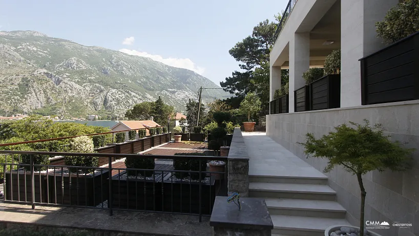 Neues Haus am Meer in Muo Kotor