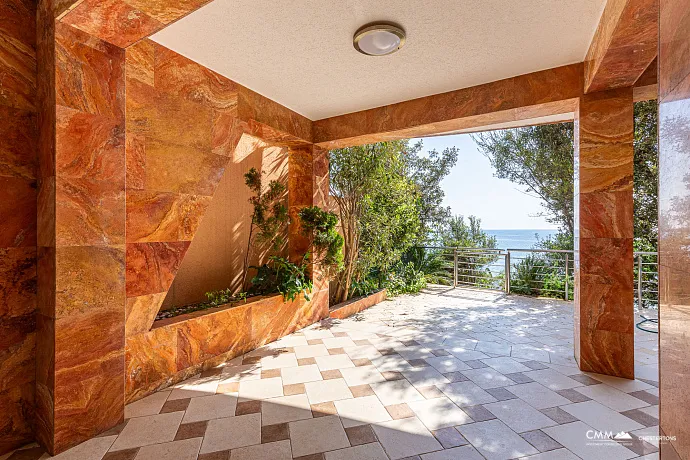 Geräumiges Haus in Utjeha mit Panoramablick auf das Meer