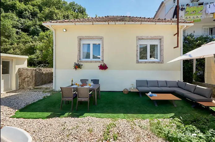 Haus, 1 Zimmer, 55 m² mit 610 m² Grundstück in Kostanjica