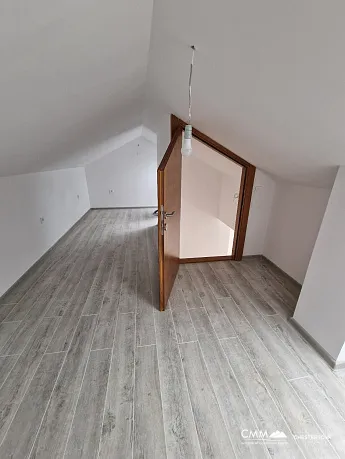 Maisonette-Wohnung mit drei Schlafzimmern in Igalo mit Meerblick
