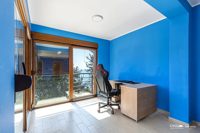 Geräumiges Haus in Utjeha mit Panoramablick auf das Meer