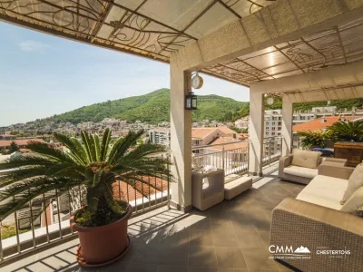 Penthouse im Herzen von Budva mit herrlichem Stadtblick