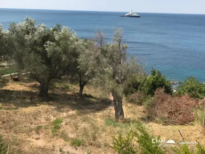 Grundstück in Bar, nur 10 m vom Meer entfernt
