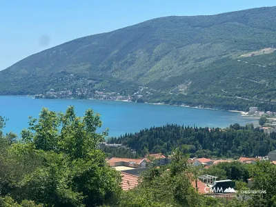 Haus in Herceg Novi mit Meerblick