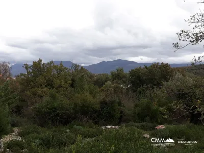 Grundstück in der Bucht von Radovichi