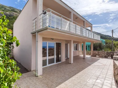 Ein Haus in Sutomore mit Panoramablick auf das Meer 140 m2