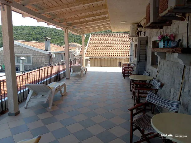 Mini Hotel auf Jaz 50 Meter vom Meer entfernt