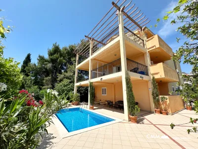 Mini-Hotel mit Pool und Spa in der Nähe der Lustica-Bay