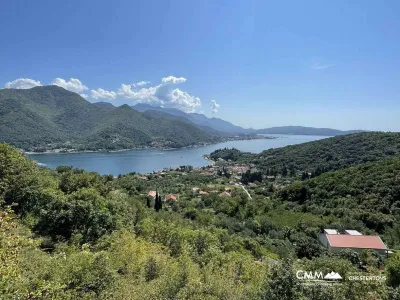 Urbanisiertes Grundstück in Herceg Novi mit Meerblick