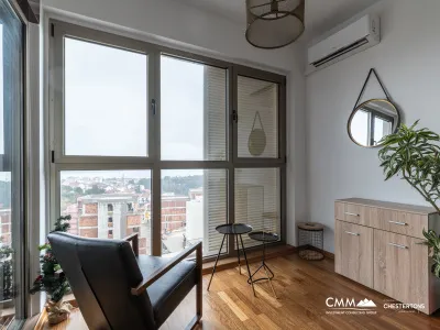 Geräumige Wohnung mit Meerblick in Tivat, Stadtteil Mažina