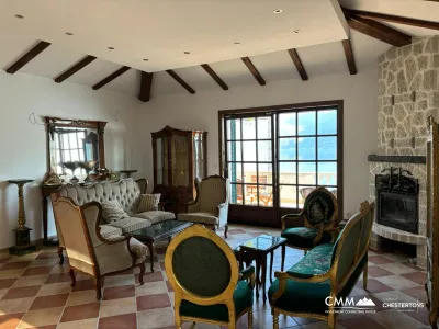 Prächtige Villa mit Kamin in erster Reihe mit Blick auf die Bucht von Kotor