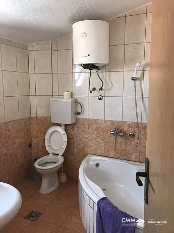 Zweistöckiges Haus zum Verkauf in einem ruhigen Teil von Šušanj